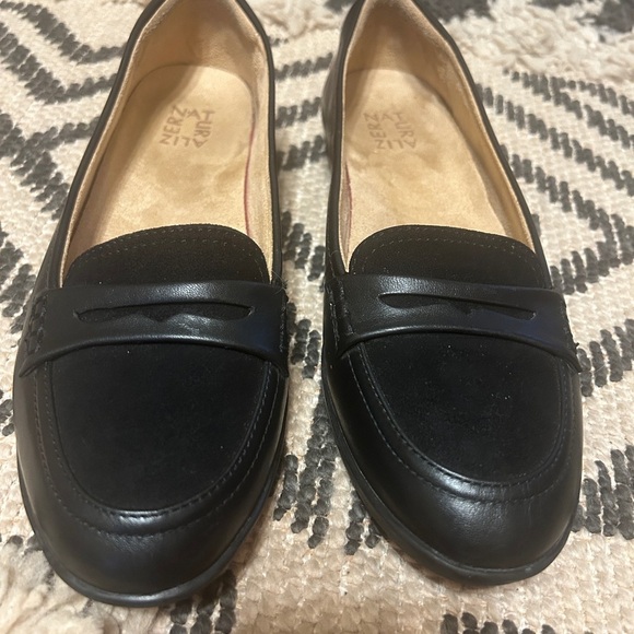 Naturalizer Black Women's Loafers size 9M. SO comfy. Classic. Beautiful! - Picture 1 of 7